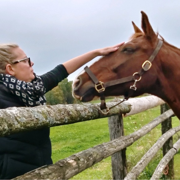 Meet your Posher, Ashley - Picture 3 of 15